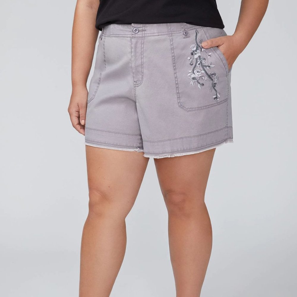 EMBROIDERED GIRLFRIEND SHORT